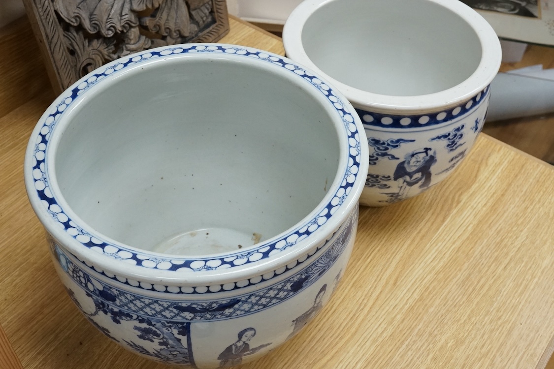 Two 19th/20th century Chinese blue and white porcelain jardinières, largest 26cm